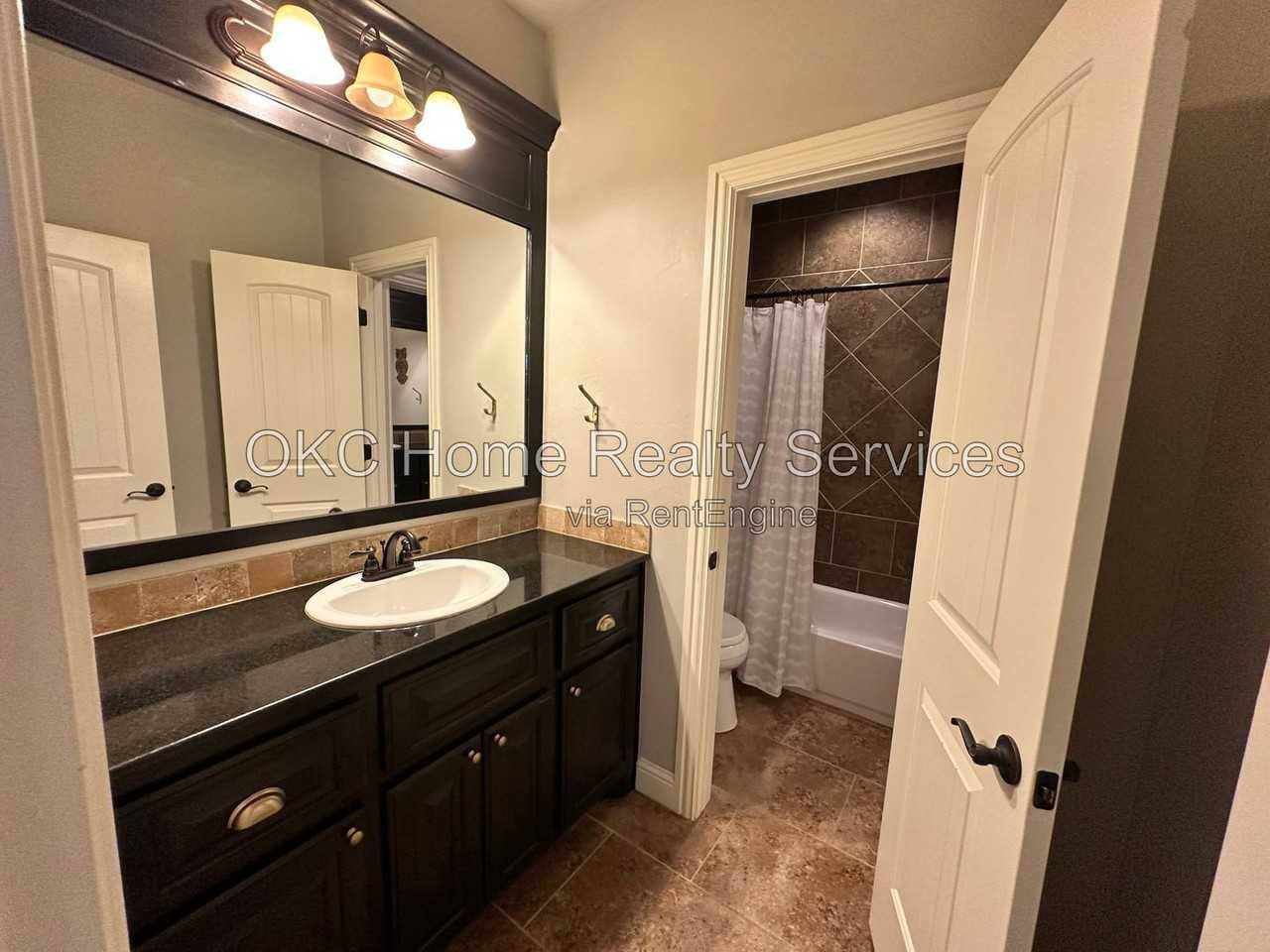 8509 Nw 125th St - Photo 7 of 33