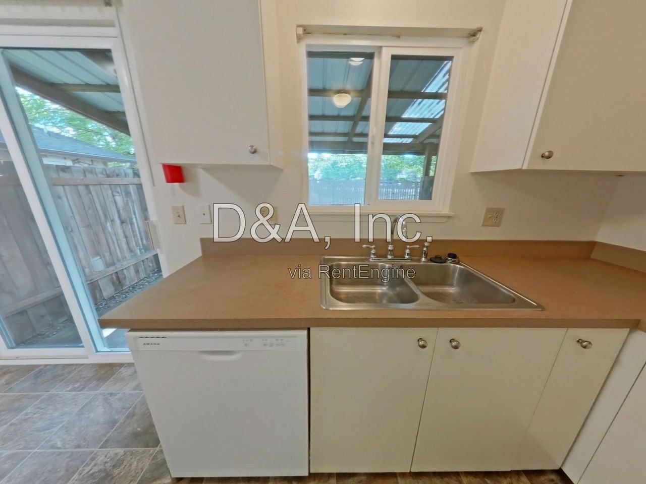 108 Ne Conifer Blvd #2 - Photo 4 of 12