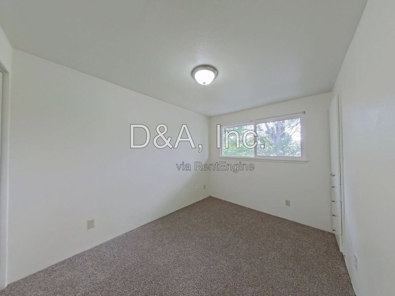 108 Ne Conifer Blvd #2 - Photo 5 of 12