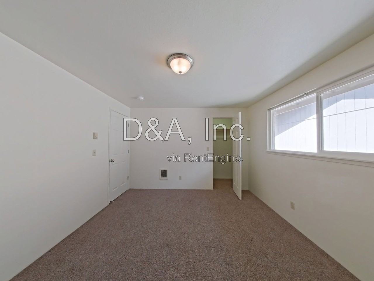 108 Ne Conifer Blvd #2 - Photo 7 of 12