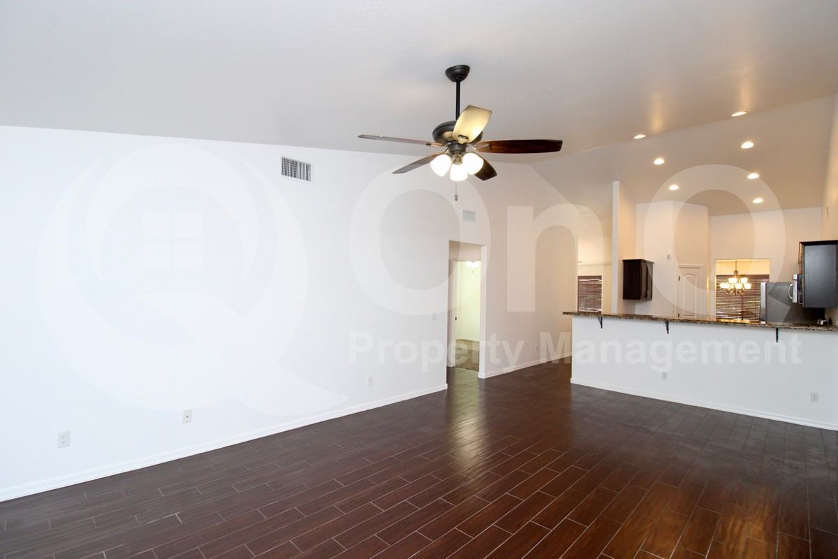 3740 W Charlotte Dr - Photo 4 of 19