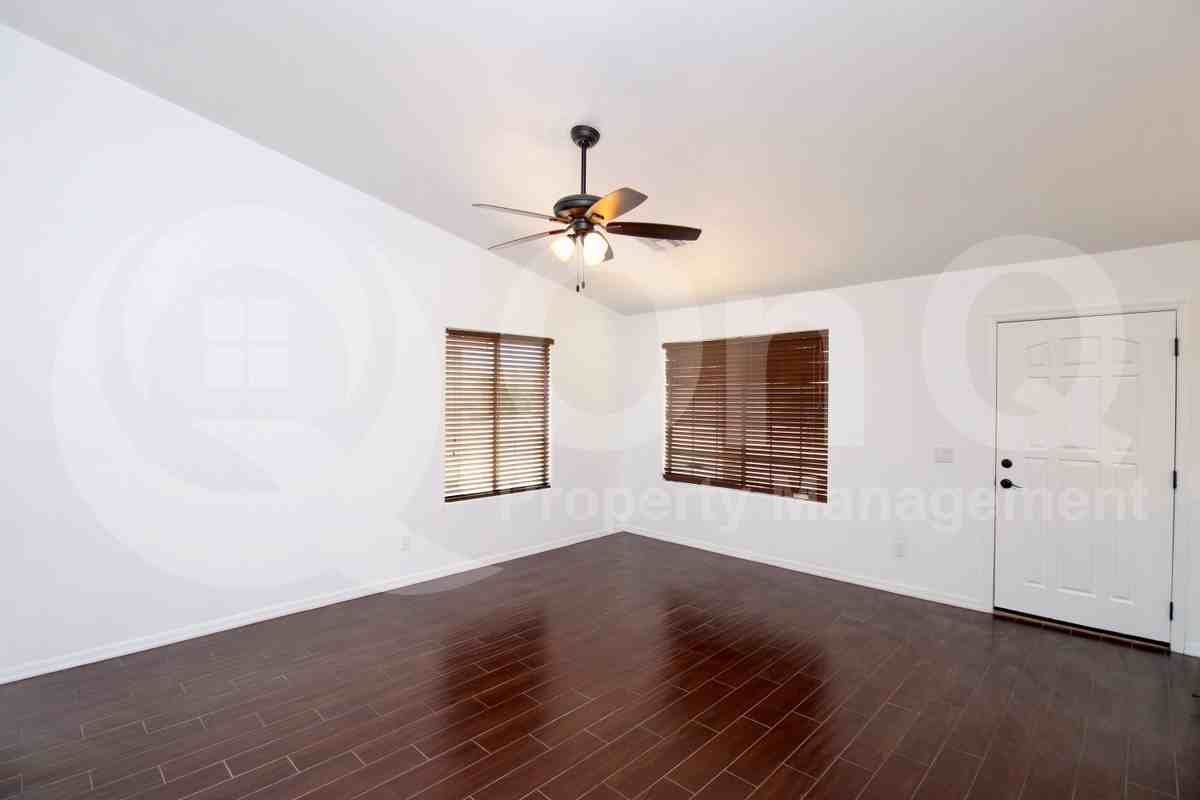 3740 W Charlotte Dr - Photo 5 of 19