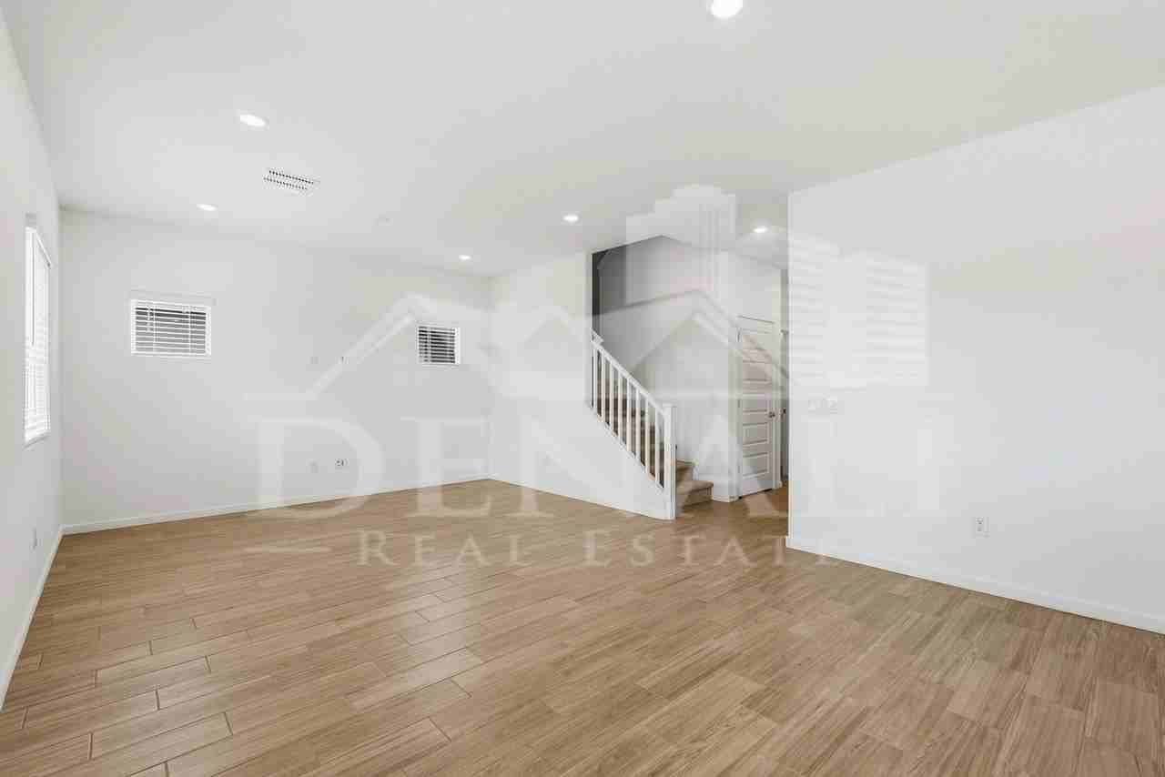 11777 W Claudina St - Photo 3 of 33