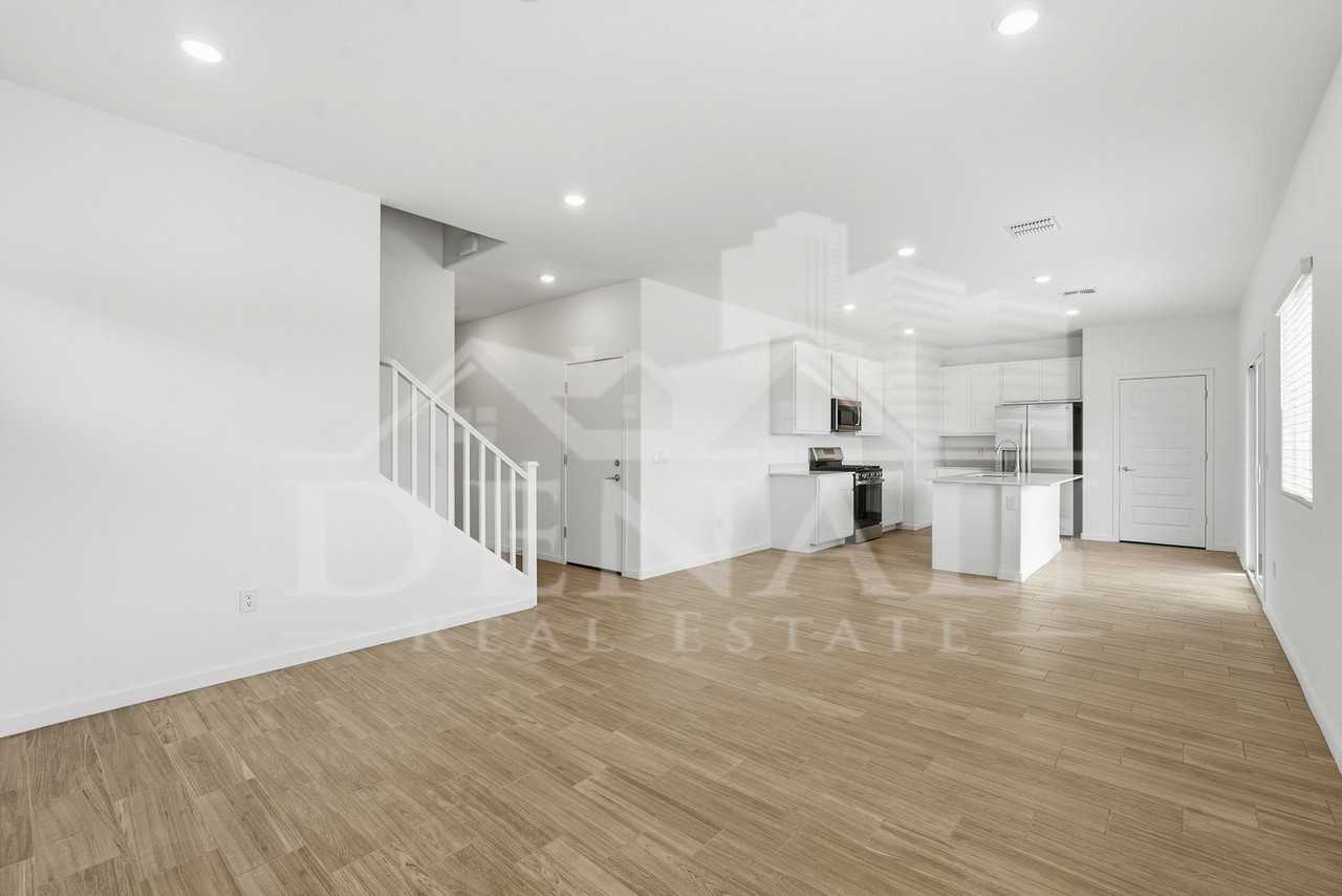11777 W Claudina St - Photo 4 of 33