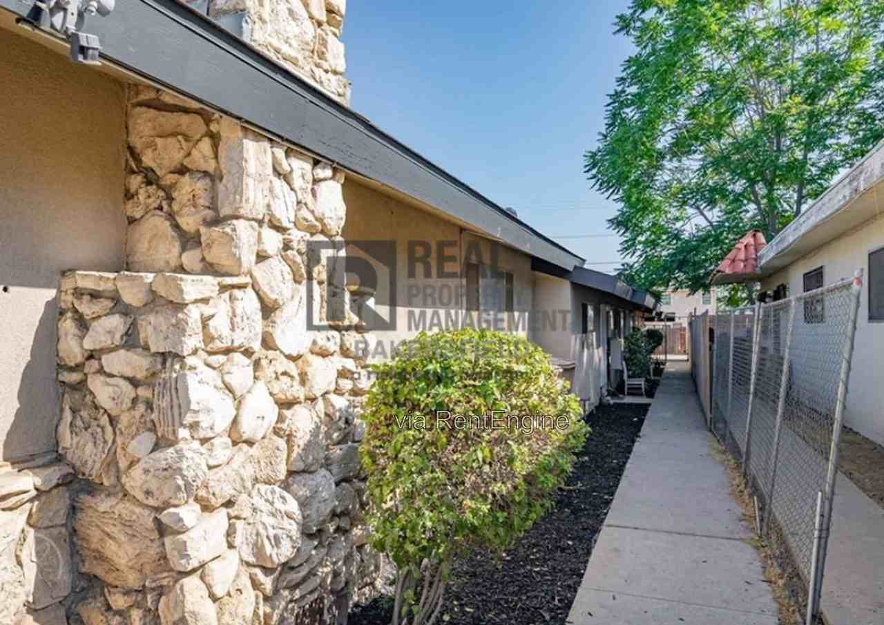 1015 Pacific St #D - Photo 2 of 16