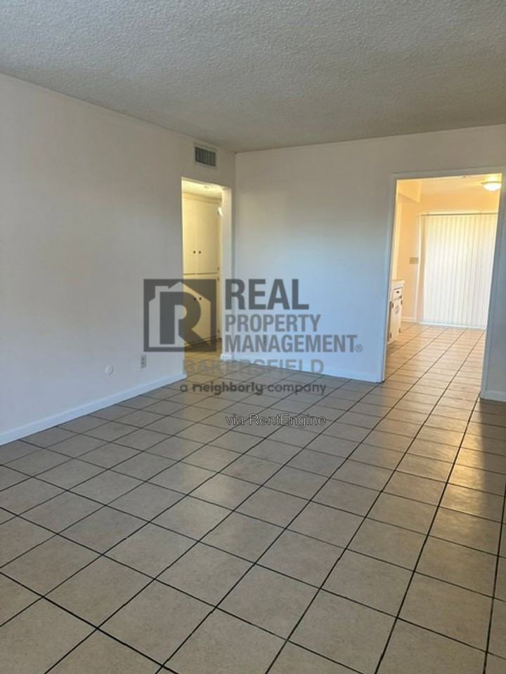1015 Pacific St #D - Photo 4 of 16