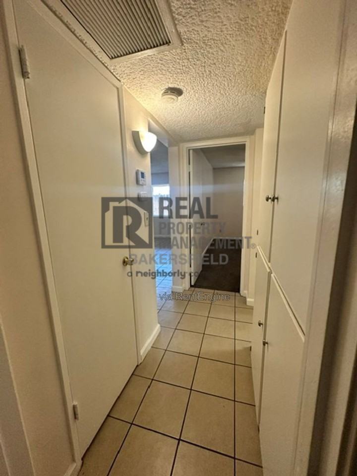 1015 Pacific St #D - Photo 7 of 16