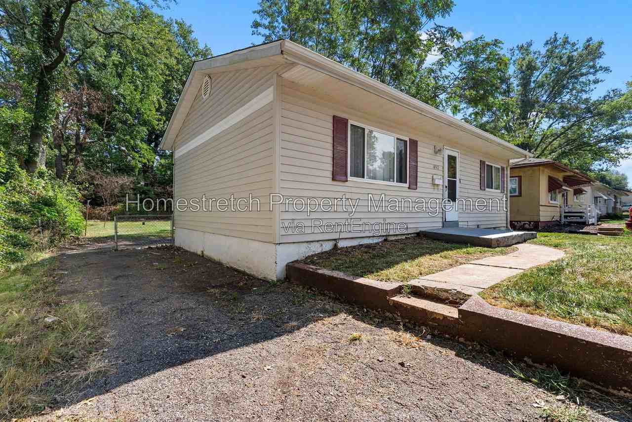 10512 Earl Dr - Photo 3 of 31