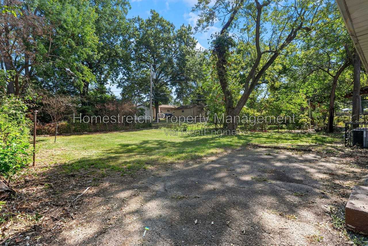 10512 Earl Dr - Photo 4 of 31