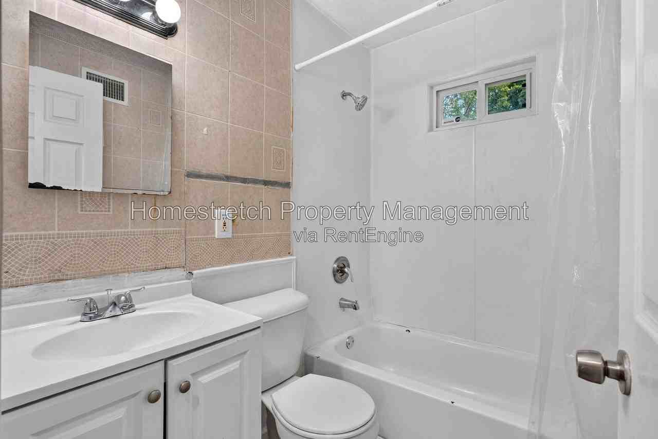 10512 Earl Dr - Photo 5 of 31