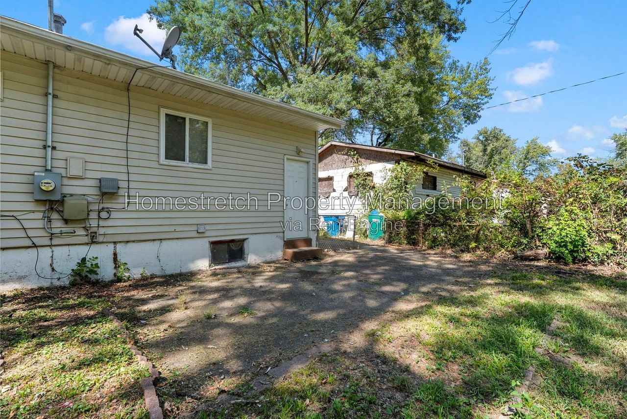10512 Earl Dr - Photo 6 of 31