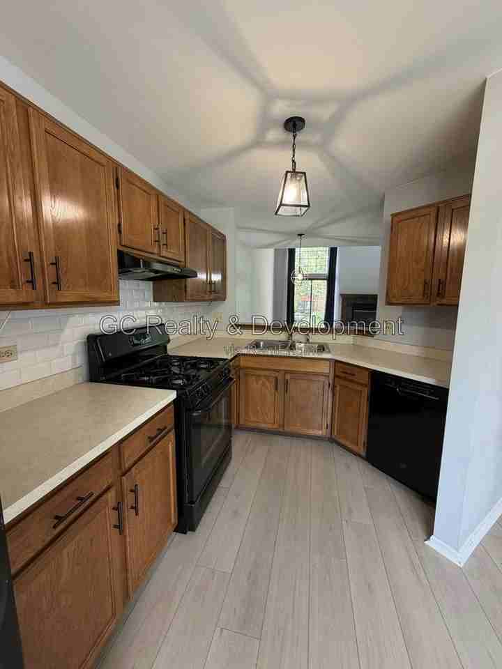 222 Oak Knoll Ln - Photo 2 of 14