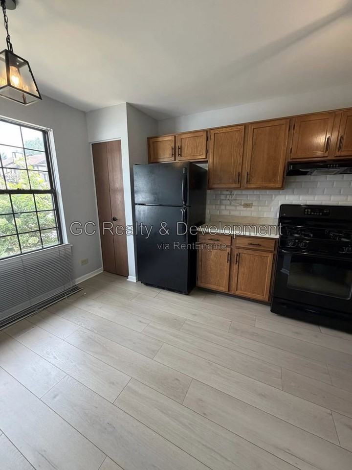 222 Oak Knoll Ln - Photo 4 of 14