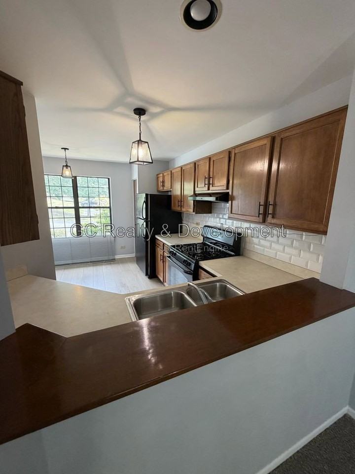 222 Oak Knoll Ln - Photo 5 of 14