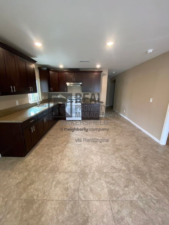 419 8th St - Photo 5 of 17
