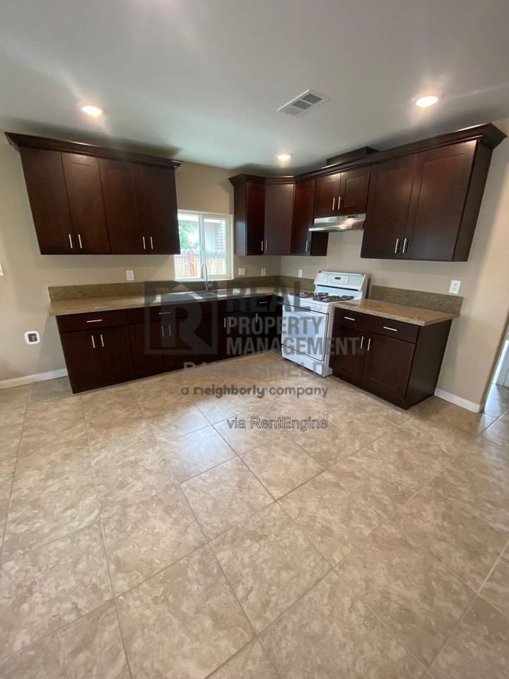 419 8th St - Photo 6 of 17