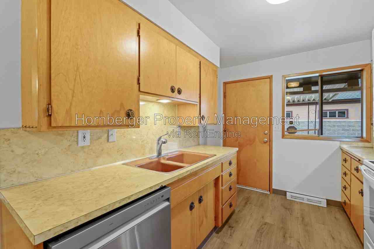 10714 E Valleyway Ave - Photo 4 of 30