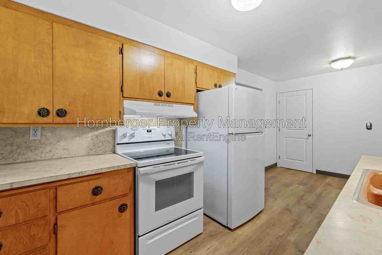 10714 E Valleyway Ave - Photo 5 of 30