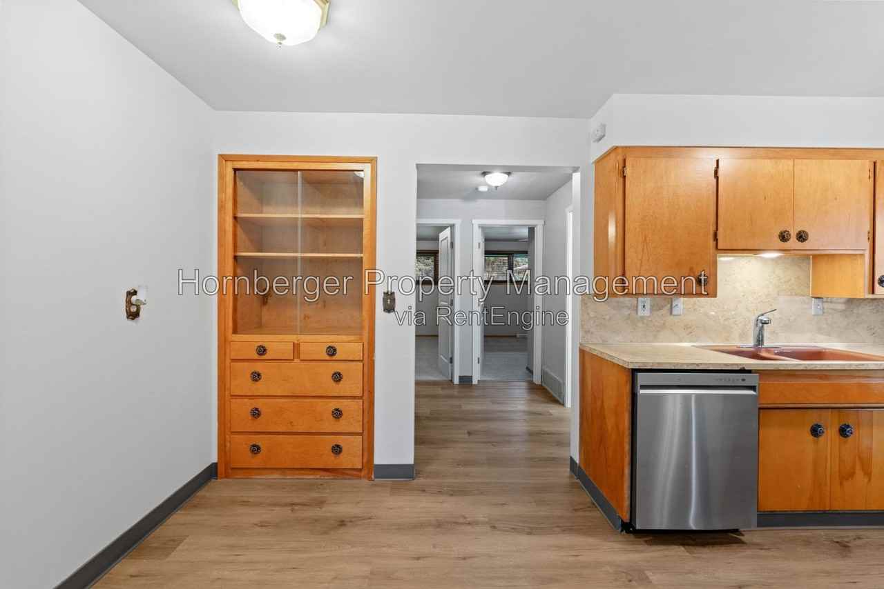 10714 E Valleyway Ave - Photo 6 of 30