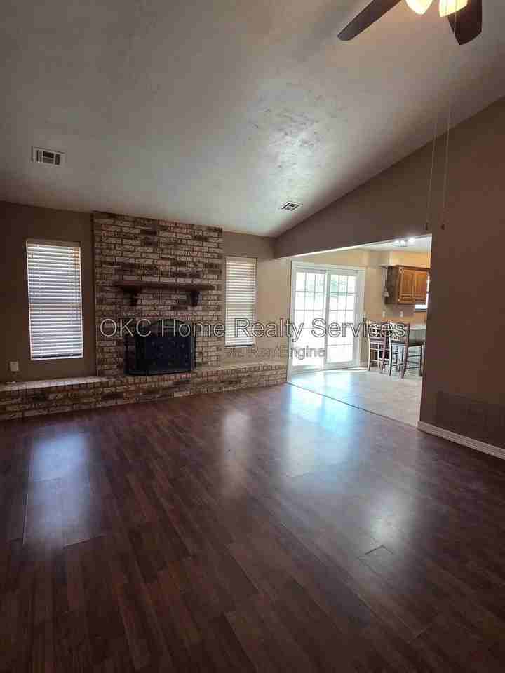 1012 Cooper Ln - Photo 4 of 25