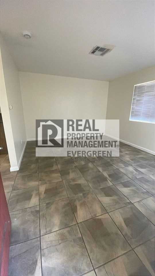 2121 W Della Ave #A - Photo 2 of 15
