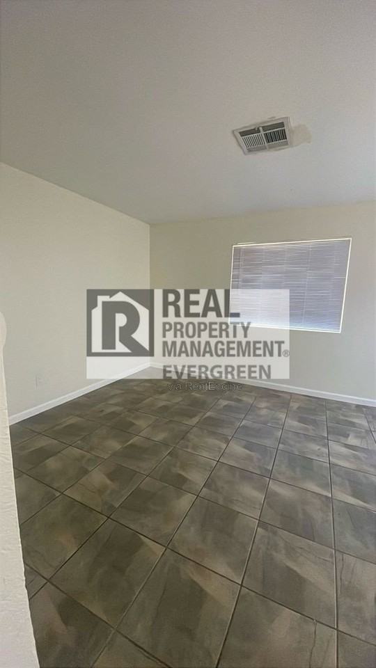 2121 W Della Ave #A - Photo 3 of 15