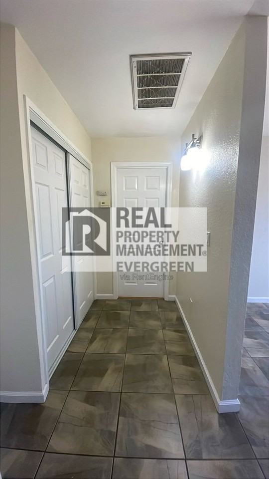 2121 W Della Ave #A - Photo 7 of 15