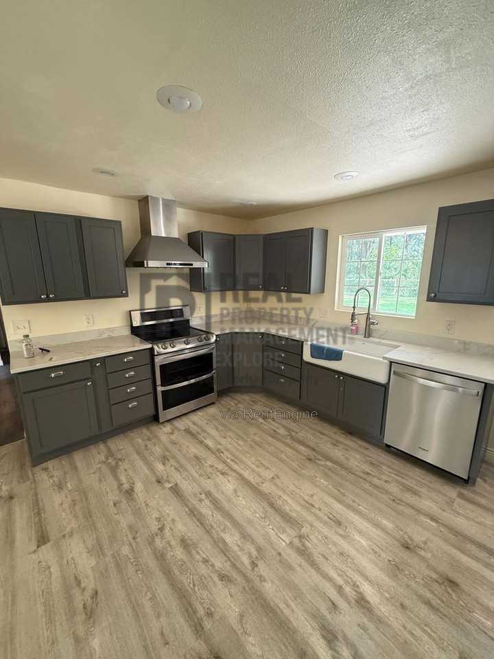 1533 3rd Ave W - Photo 2 of 28
