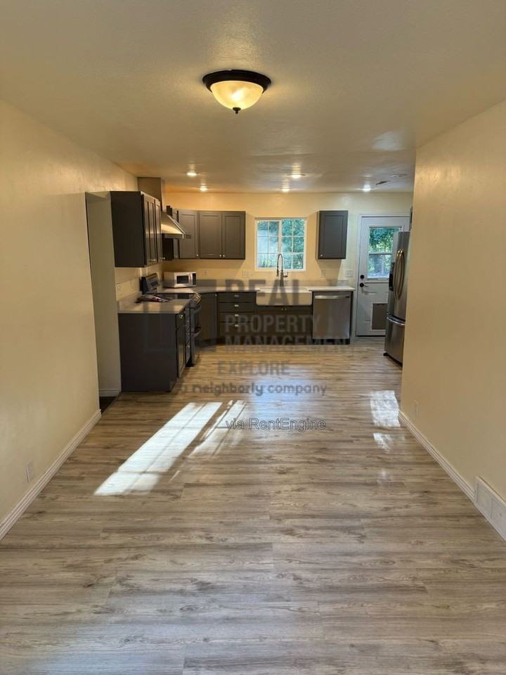 1533 3rd Ave W - Photo 3 of 28