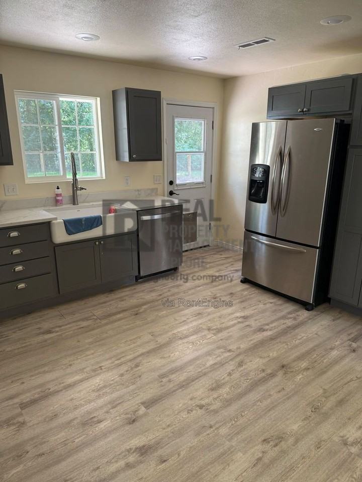1533 3rd Ave W - Photo 4 of 28
