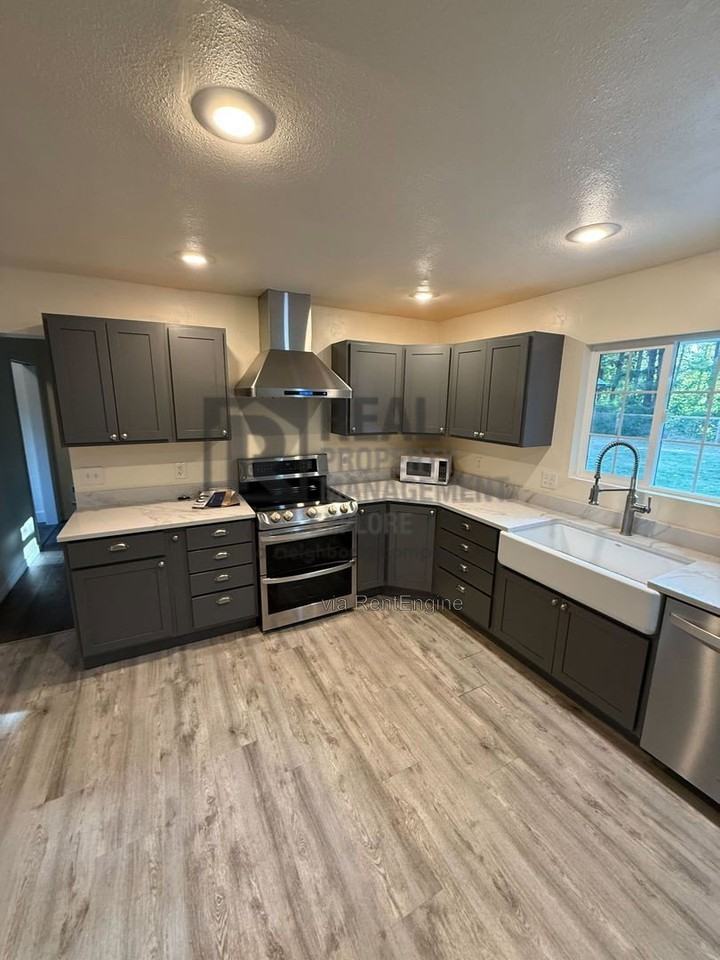 1533 3rd Ave W - Photo 5 of 28