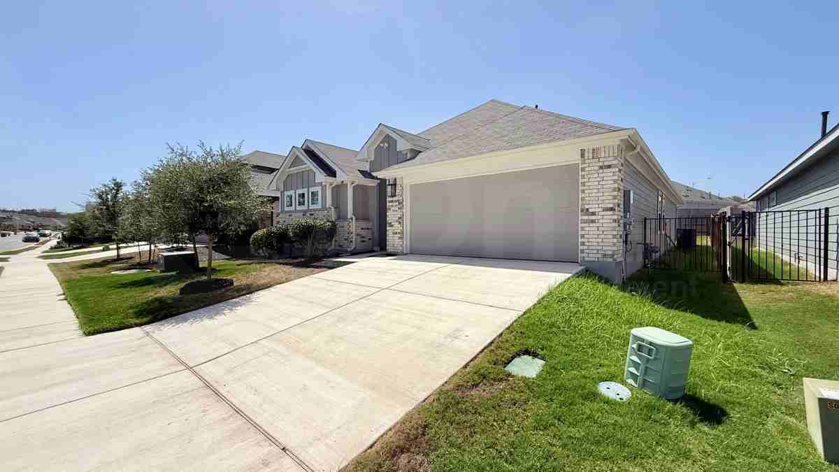 7504 Sparkling Light Dr - Photo 3 of 23