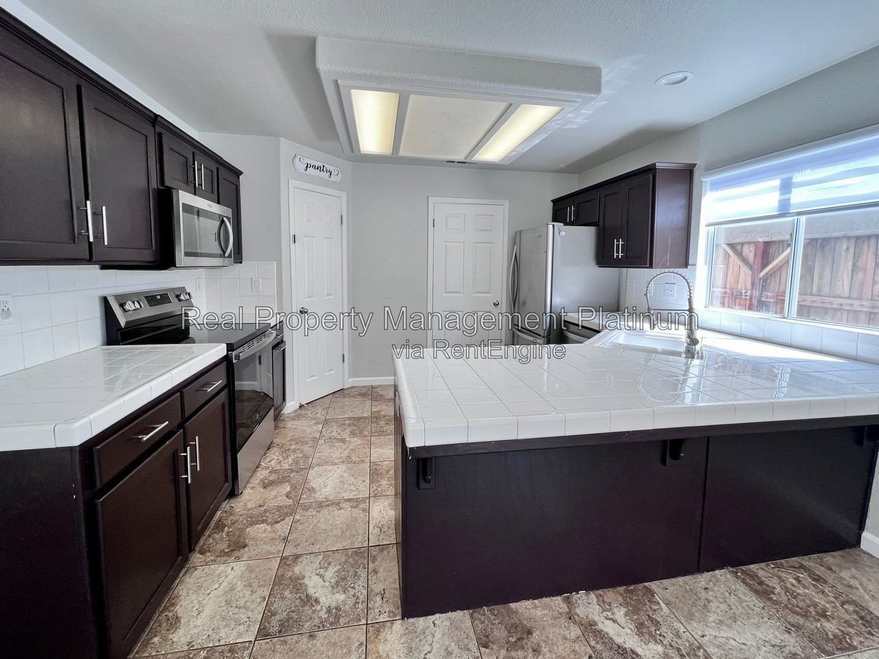 5705 N Cleo Ave - Photo 2 of 23