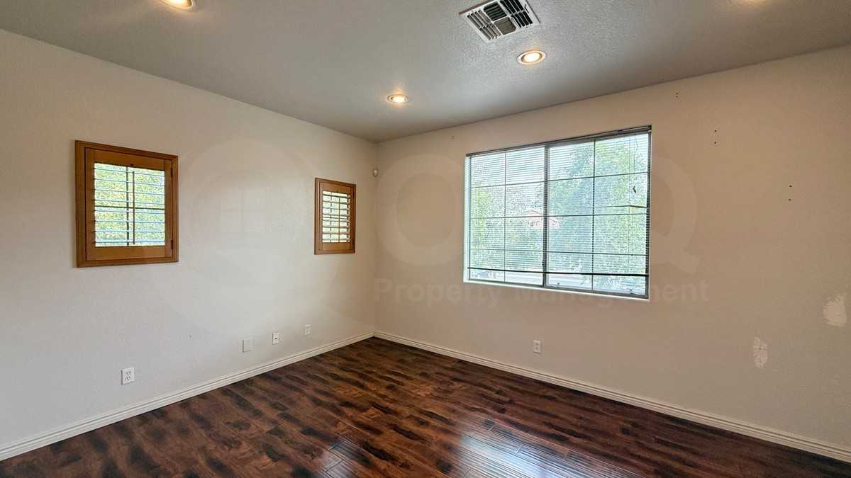 7506 S 29th Way - Photo 4 of 12