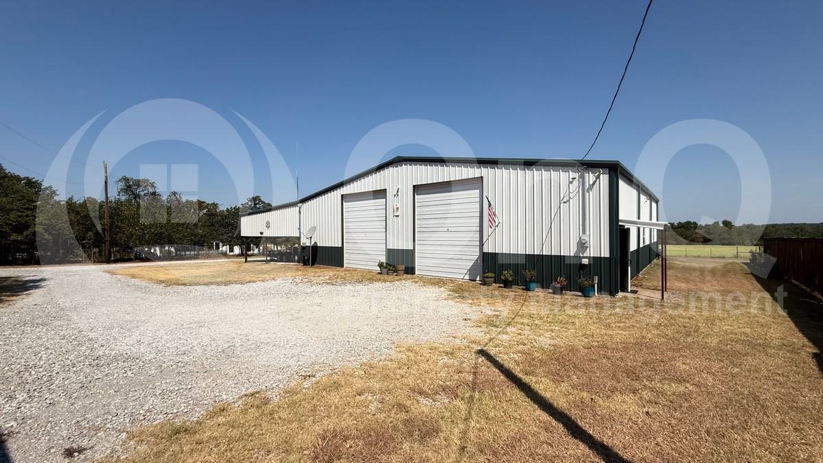 925 Jennings Ln - Photo 3 of 29
