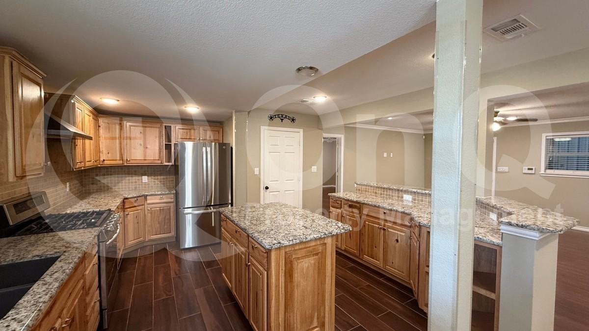 925 Jennings Ln - Photo 4 of 29