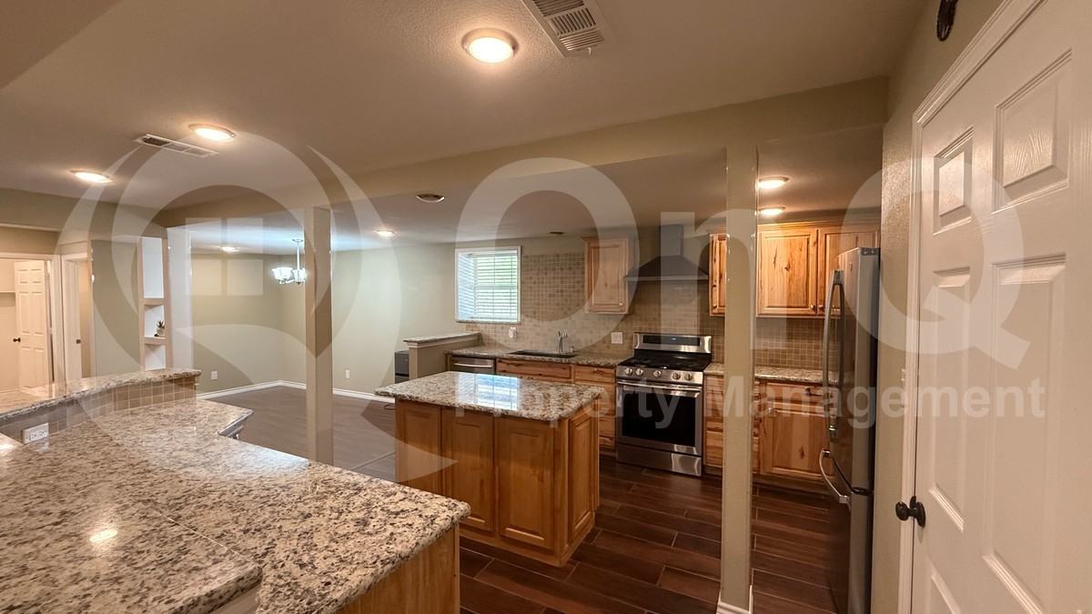 925 Jennings Ln - Photo 5 of 29
