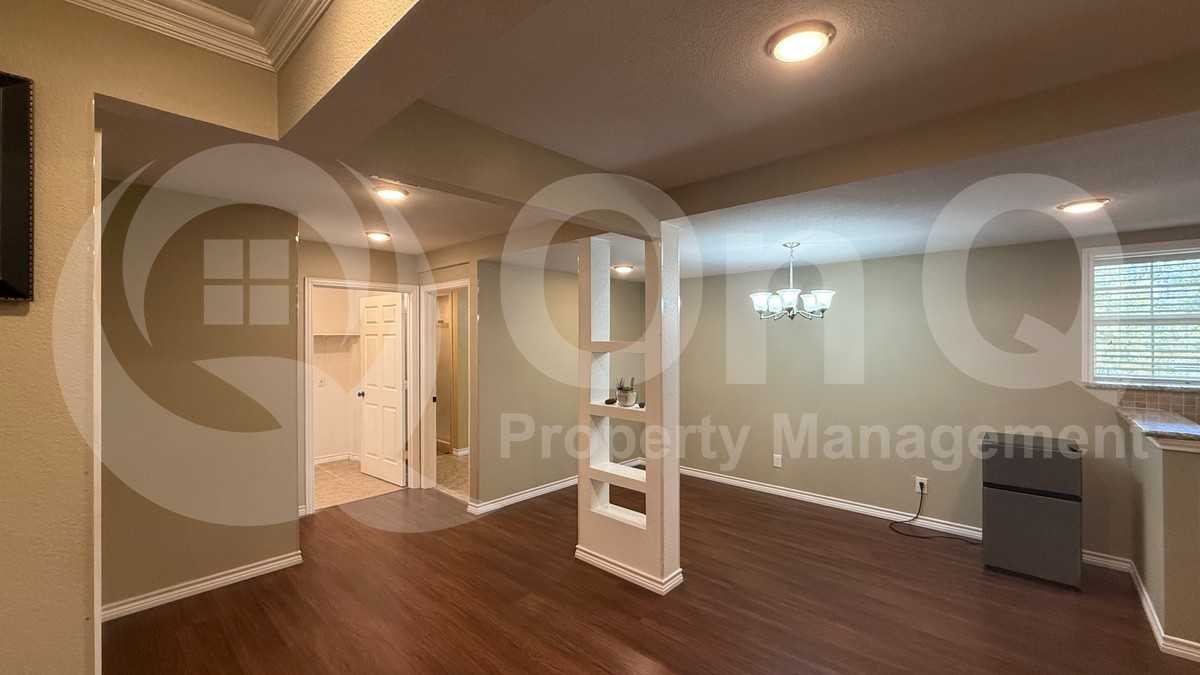 925 Jennings Ln - Photo 6 of 29