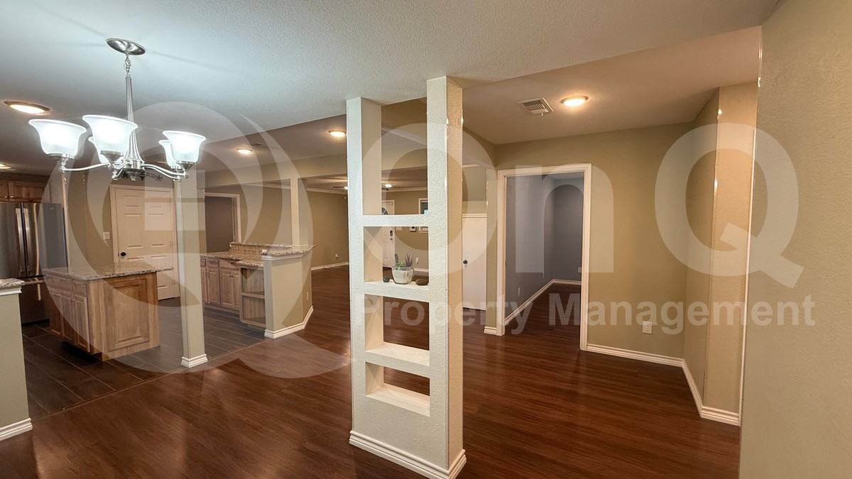 925 Jennings Ln - Photo 7 of 29