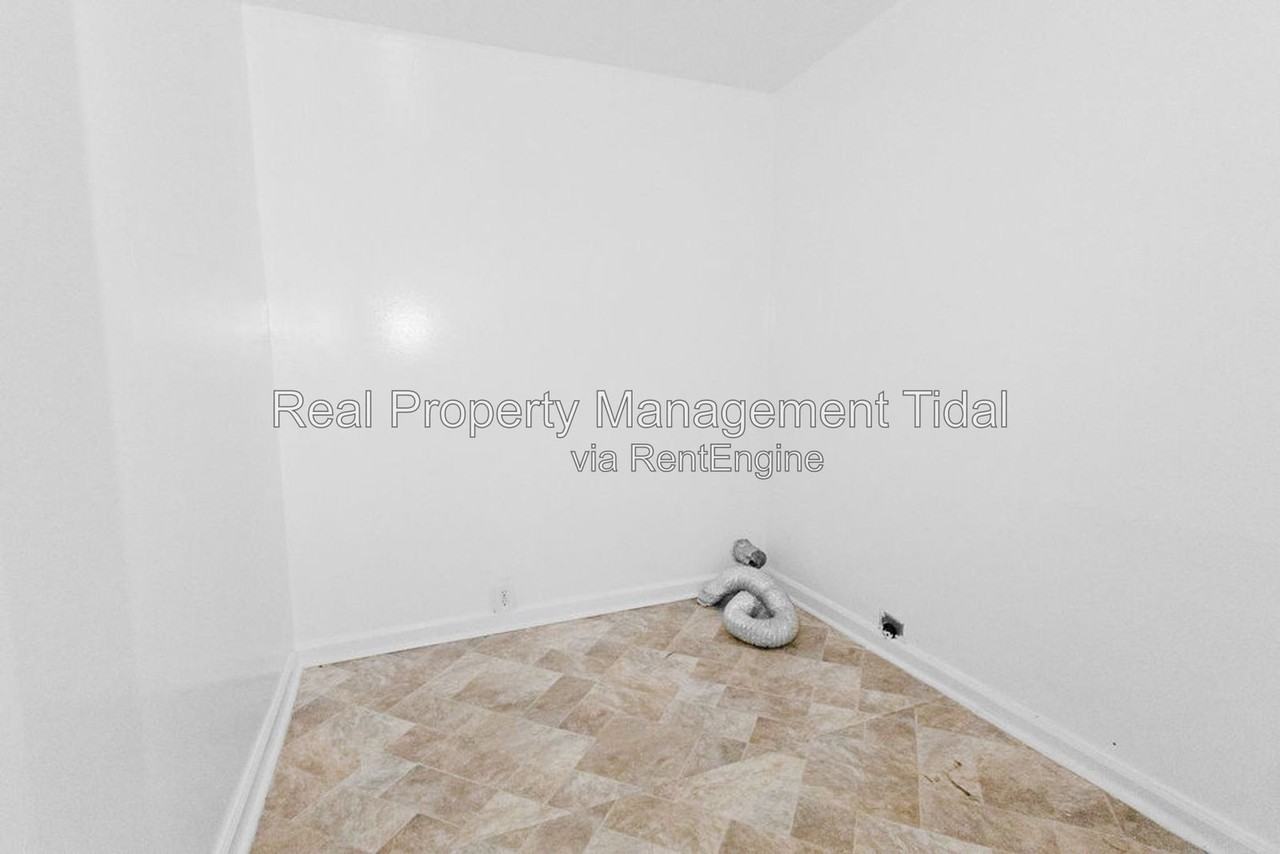 1035 23rd St - Photo 5 of 11