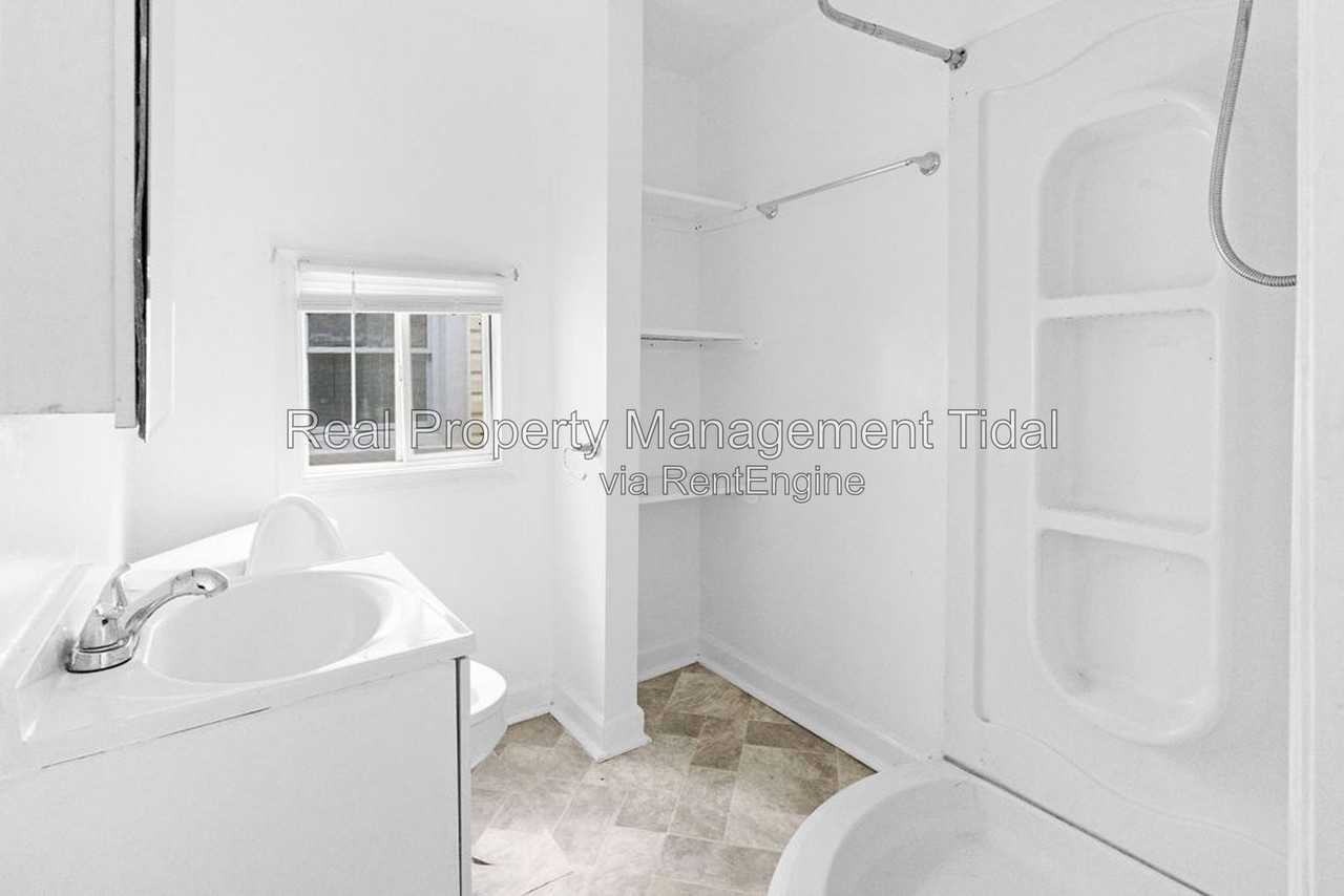 1035 23rd St - Photo 6 of 11