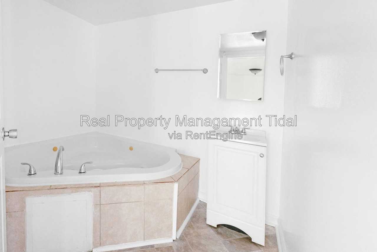 1035 23rd St - Photo 7 of 11