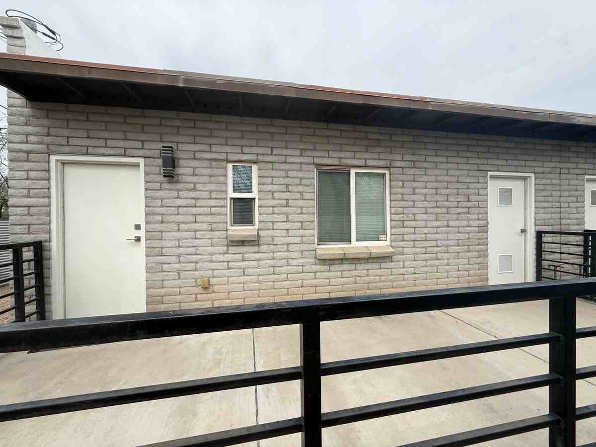 2415 N Columbus Blvd #4 - Photo 3 of 5