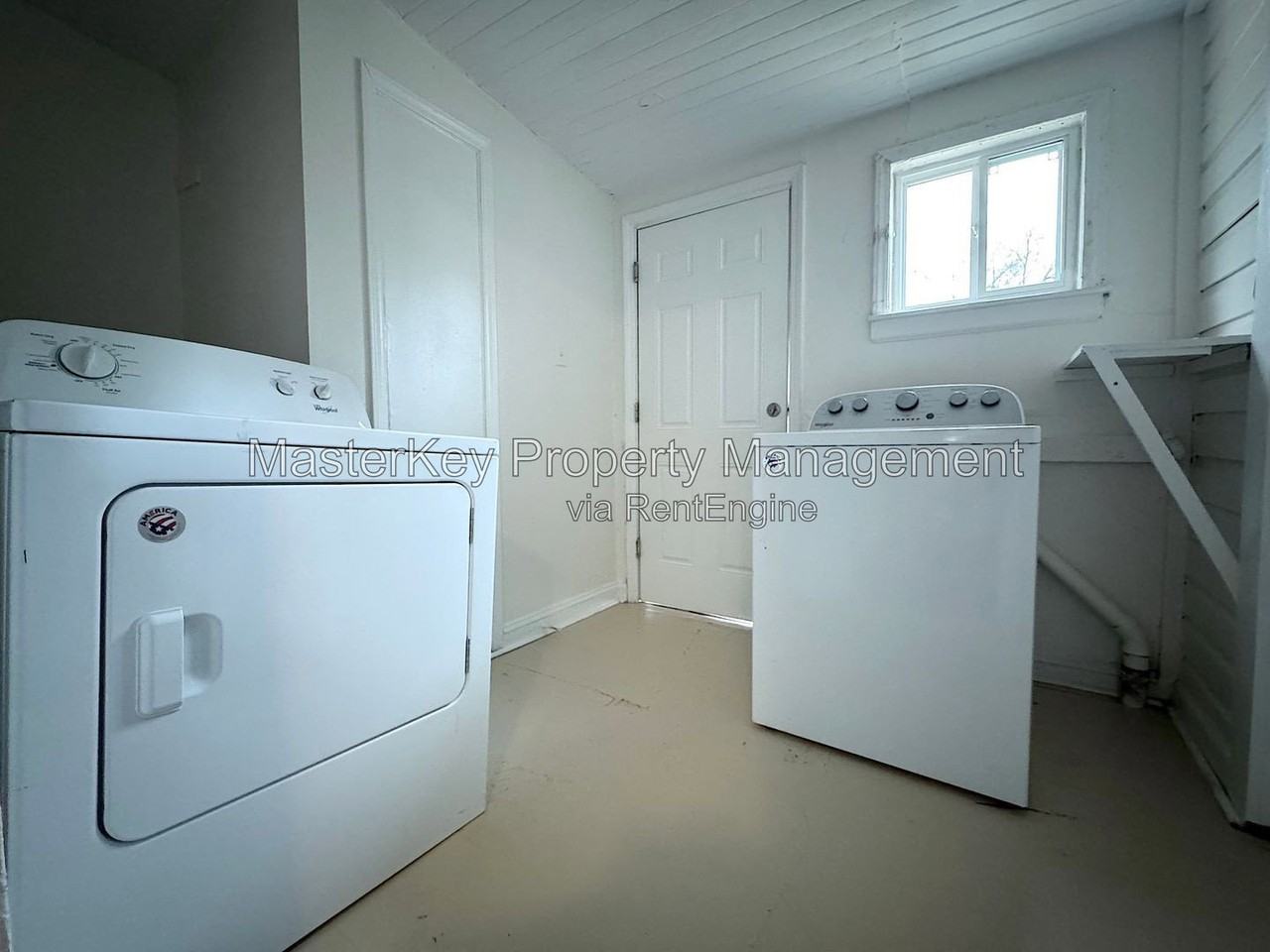 302 Raynor St #B - Photo 3 of 16