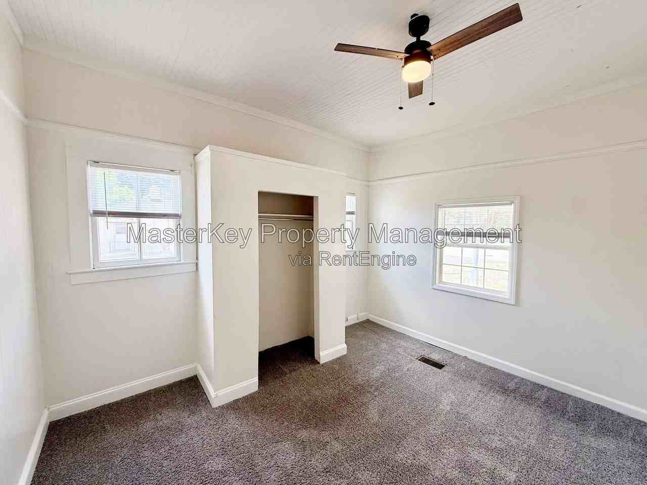 302 Raynor St #B - Photo 4 of 16