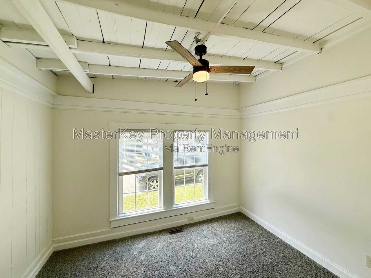 302 Raynor St #B - Photo 6 of 16