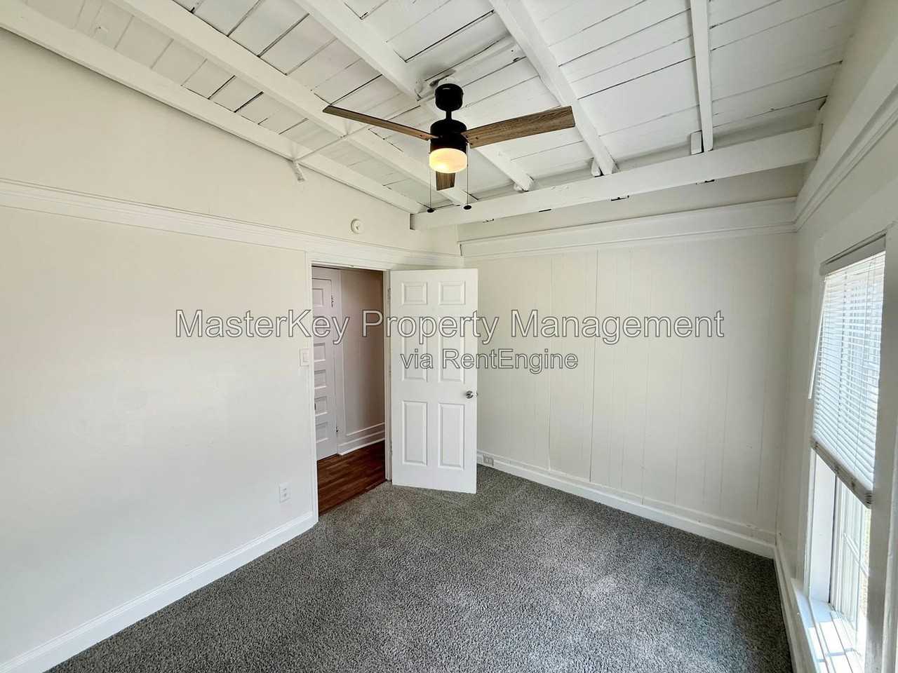 302 Raynor St #B - Photo 7 of 16