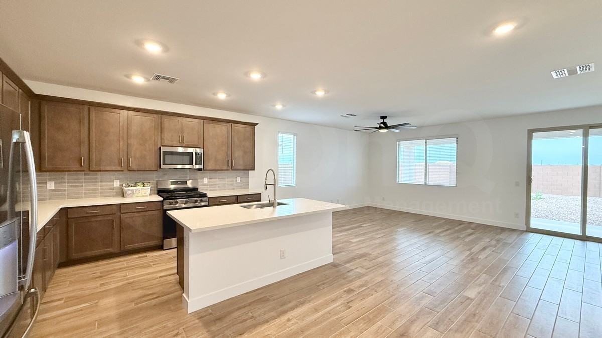2828 E Mecklenburg Way - Photo 4 of 43