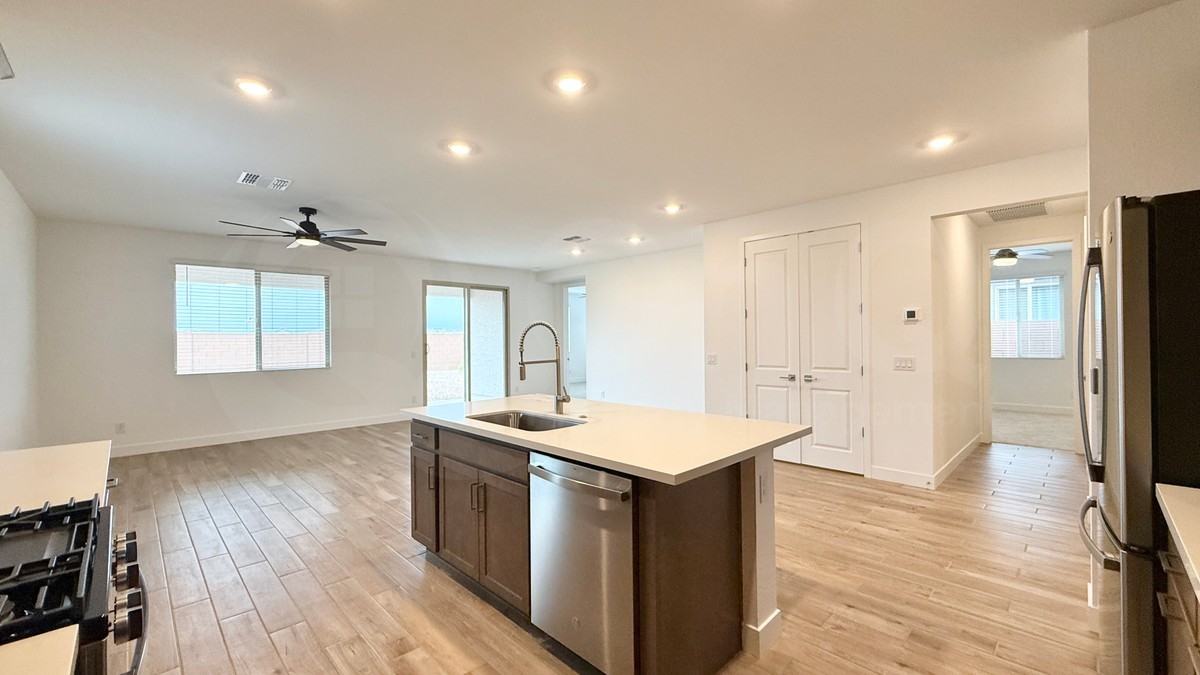 2828 E Mecklenburg Way - Photo 5 of 43