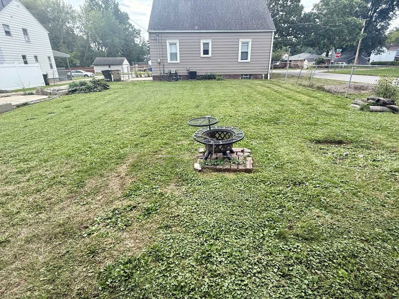 33 Pierce Ave - Photo 2 of 11